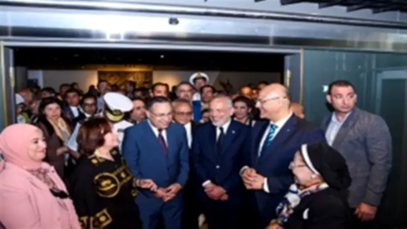 وزير التعليم العالي يفتتح معرض "عشرون عامًا من الحفائر في حدائق الشلالات" بالإسكندرية
