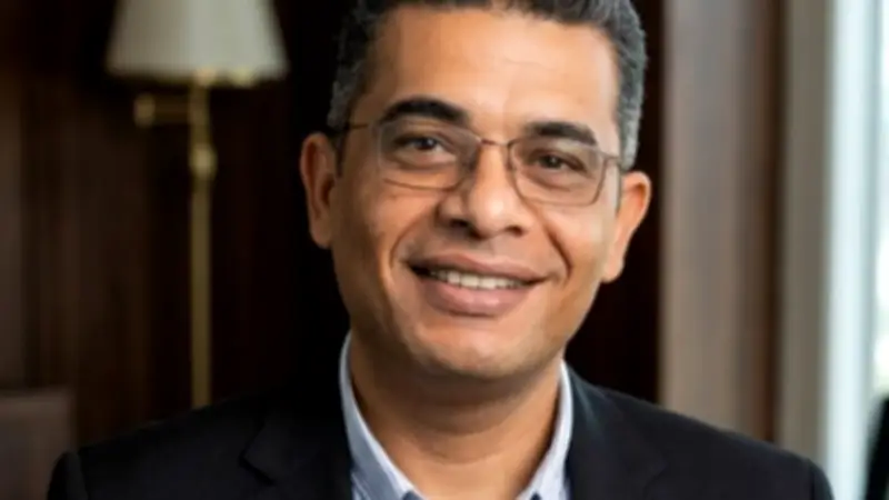 محافظ البحر الأحمر يطلق منظومة رقمية للقضاء على المخلفات بالغردقة