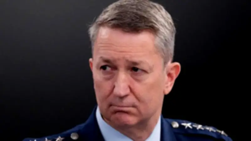 رئيس الأركان الأمريكي: زرع إيران للألغام في مضيق هرمز انتهاك لوقف إطلاق النار