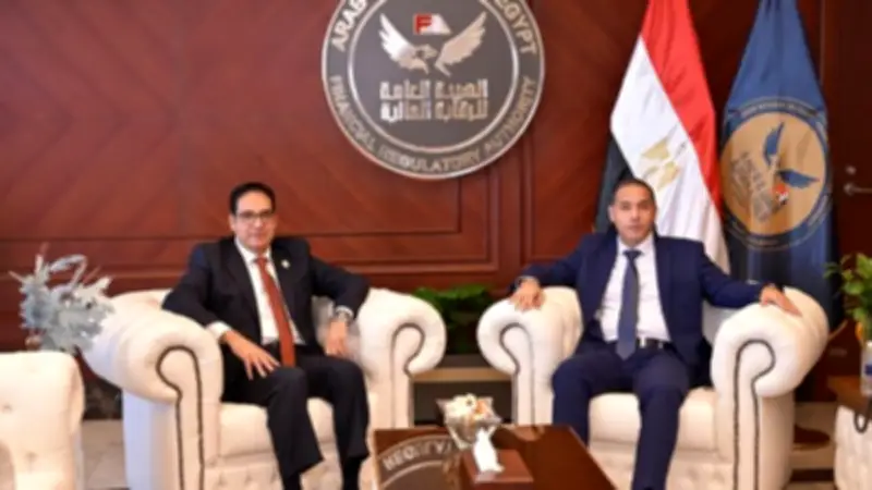 جامعة القاهرة الأهلية تعزز جاهزية الطلاب لسوق العمل بزيارة هيئة الرقابة المالية والبورصة