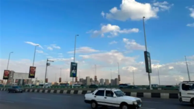 سحب ممطرة تتجه إلى السواحل الشمالية الغربية وارتفاع تدريجي بالحرارة غدا