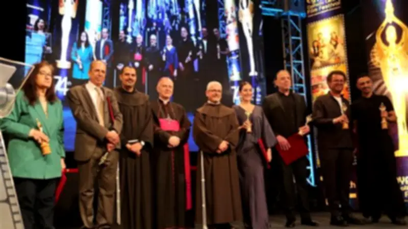 وفاة الشاعر أشرف البولاقي وتطور صحة هاني شاكر وتكريم نجوم الفن بالكاثوليكي