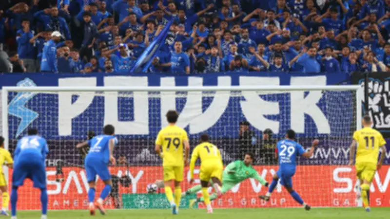 بين الحقيقة والخيال.. هل يضم الهلال نجم النصر بالمجان؟