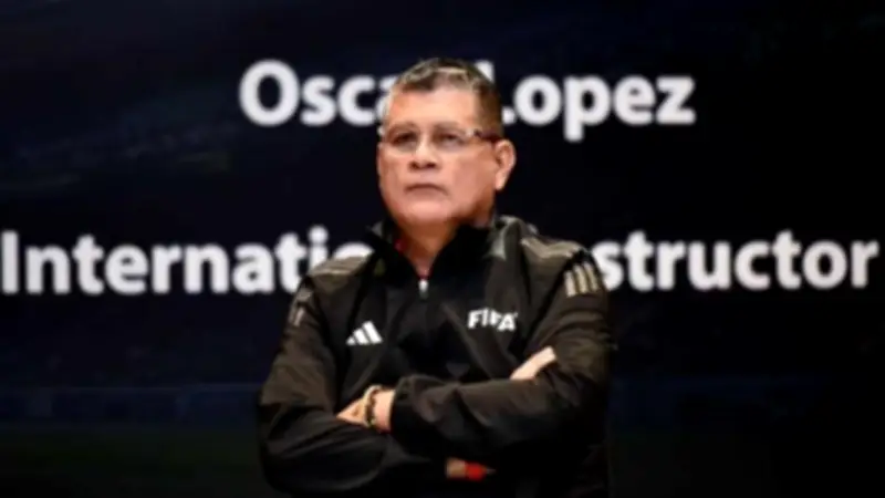 اتحاد الكرة يقيل أوسكار رويز ويعين عصام عبد الفتاح بديلاً له