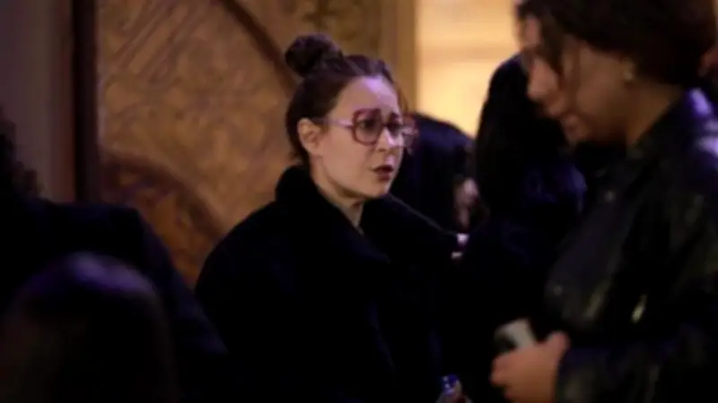 منة شلبي توجه رسالة مؤثرة لكل من قدم لها واجب العزاء في وفاة والدها