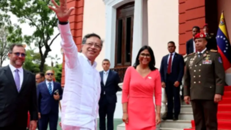 كولومبيا وفنزويلا تعلنان تعاونا عسكريا لمكافحة عصابات التهريب