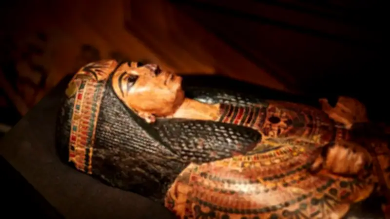 اكتشاف بردية نادرة من الإلياذة داخل مومياء بالبهنسا يثير دهشة الأثريين