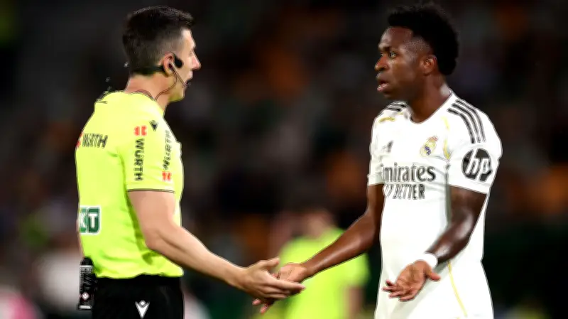 ثنائي تحكيمي يطعن ريال مدريد في الظهر بتعادل مخيب مع بيتيس