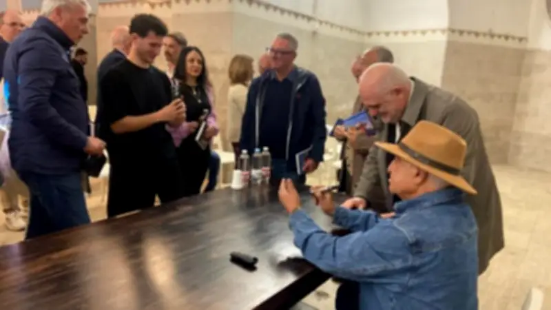 زاهي حواس يروي أسرار المدينة الذهبية وكليوباترا في جولة إيطالية كبرى