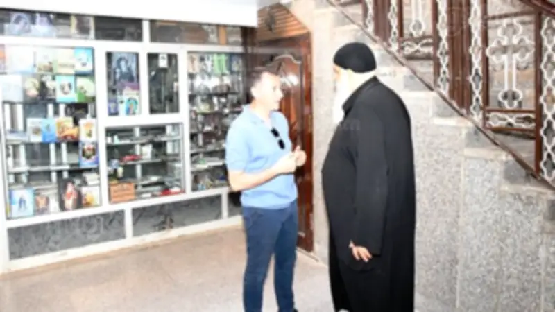 محافظ أسوان يزور كنيسة دراو ويؤكد على الوحدة الوطنية