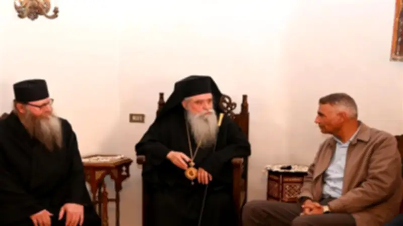 محافظ جنوب سيناء يزور دير سانت كاترين ويؤكد صون قدسيته بمشروع التجلي الأعظم