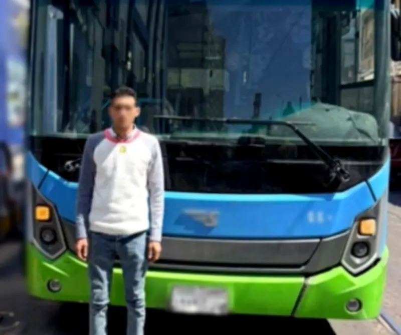 سائق أتوبيس يصدم سيارة مواطن ويهرب في الإسكندرية