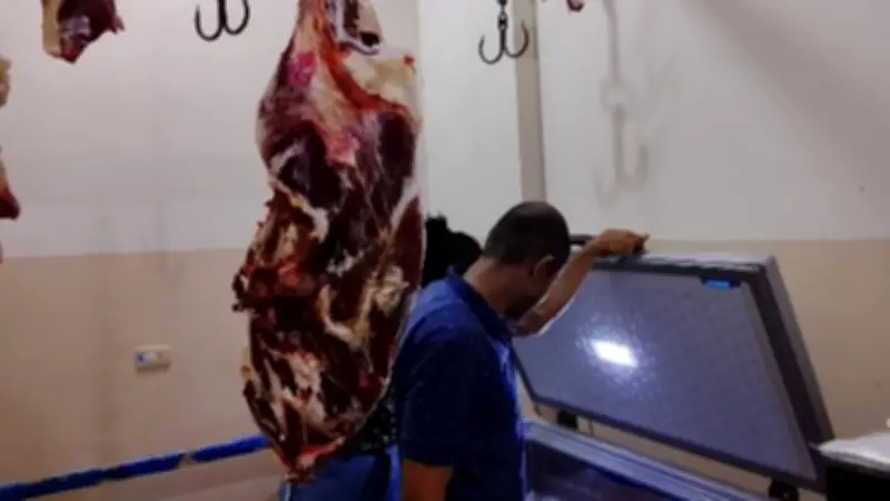 حملة تفتيشية موسعة على المحلات التجارية بالقصير لضبط المخالفات