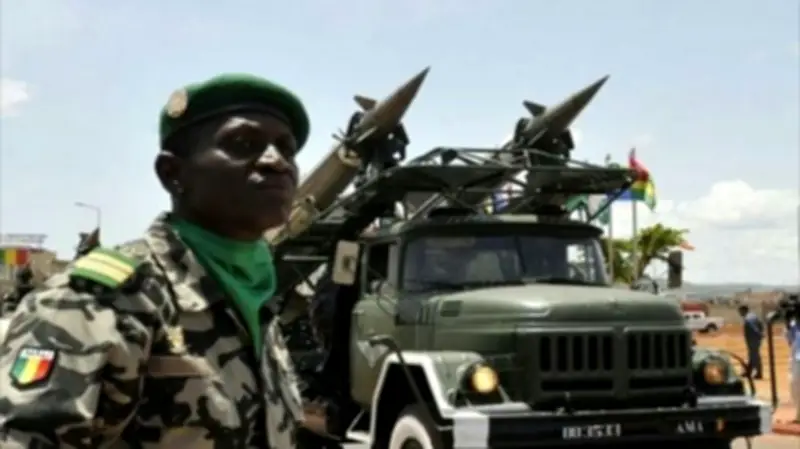 الجيش المالي يعلن هجمات متزامنة لمسلحين في باماكو وعدة مناطق