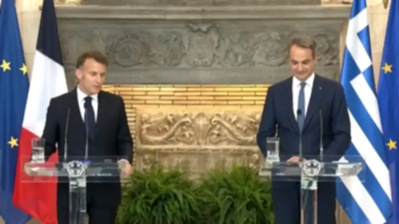 ماكرون يدعو لإحلال السلام والحفاظ على وقف إطلاق النار بالشرق الأوسط