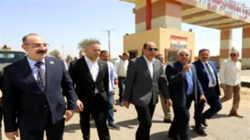 محافظ المنيا: تطوير الطرق والبنية التحتية أولوية وطنية