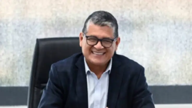 أوسكار رويز يواصل جولاته التحكيمية في المحافظات لتطوير المنظومة