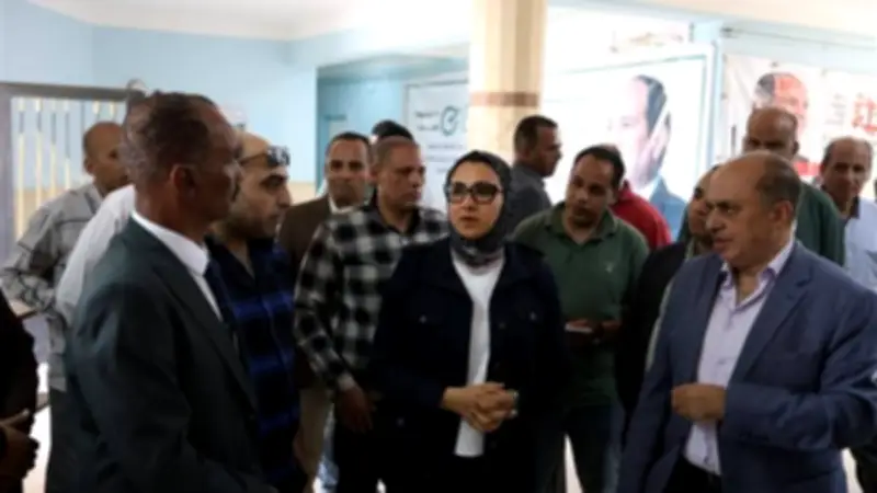 محافظ الوادي الجديد تتابع الخدمات الصحية بباريس وتوجه بإنشاء صيدلية