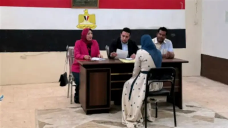 نائب محافظ الفيوم يستمع لشكاوى المواطنين بقرية طبهار ويوجه بحلول فورية