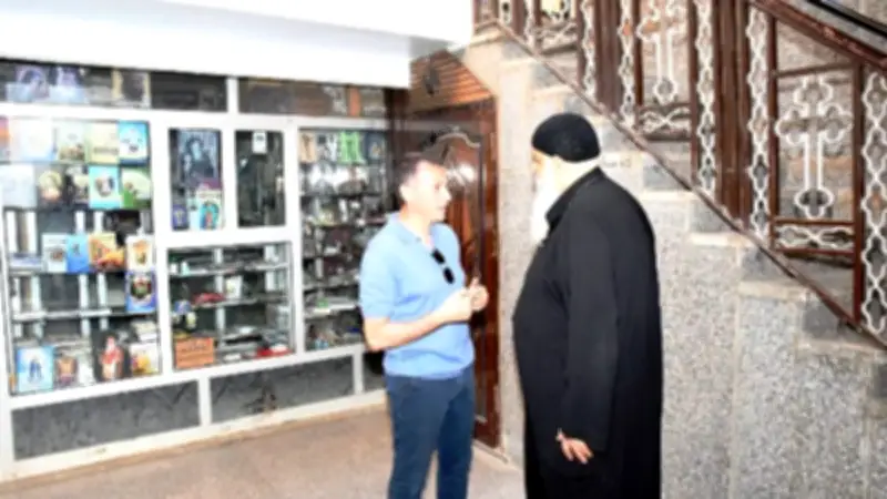 محافظ أسوان يزور كنيسة بدراو لتعزيز الوحدة الوطنية والتلاحم المجتمعي