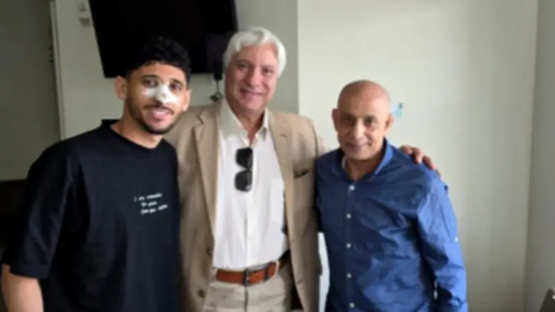 عبد الناصر محمد يزور أحمد عاطف قطة بعد جراحة الأنف