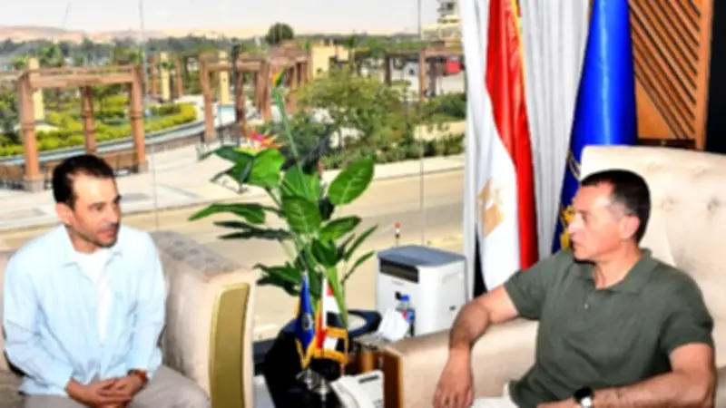 محافظ أسوان يبحث مع رئيس قصور الثقافة توسيع مجالات التعاون المشترك