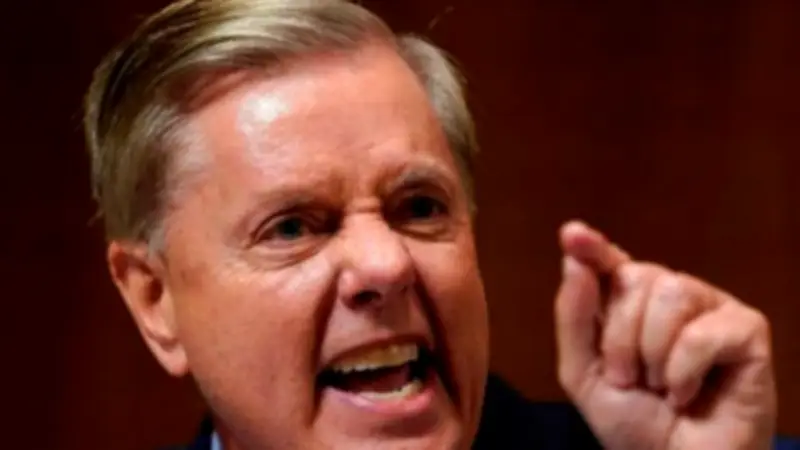 جراهام يدعو لفرض السيطرة على مضيق هرمز ولو بالتدخل العسكري