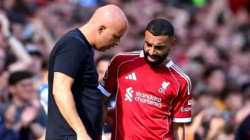 آرني سلوت يثير القلق بشأن إصابة محمد صلاح أمام كريستال بالاس