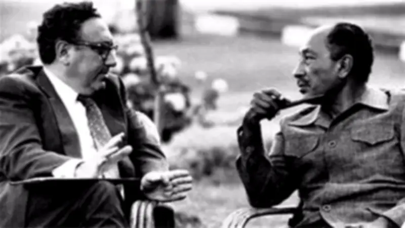 السادات رفض التراجع أمام تهديد أمريكا بإنقاذ جيش الاحتلال من الإبادة غرب القناة