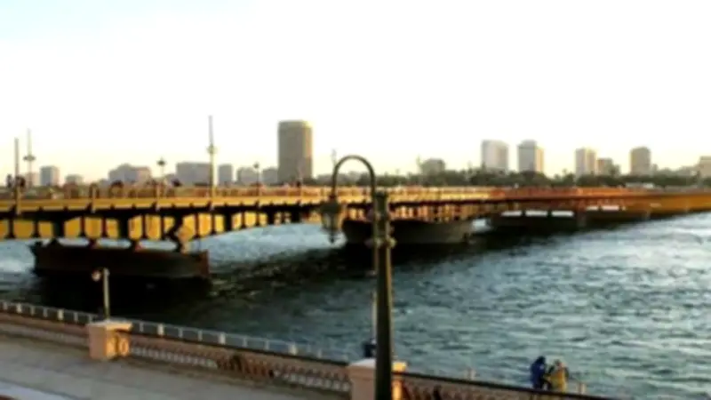 إنقاذ رجل من الانتحار أعلى كوبري قصر النيل بسبب خلافات زوجية