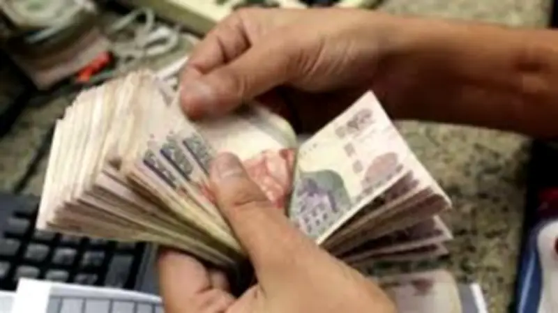 حكم زكاة المال المدخر للحج قبل السفر وبعده
