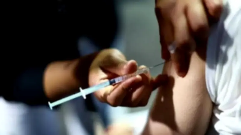 عميد معهد الأورام يحذر من وصفات السوشيال ميديا السحرية لعلاج السرطان: خطر وتؤخر العلاج