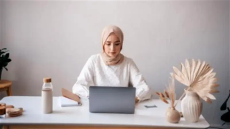هل ينتهي العمل عن بعد اليوم؟ الحكومة تحسم الجدل وتكشف التوجه لتمديده