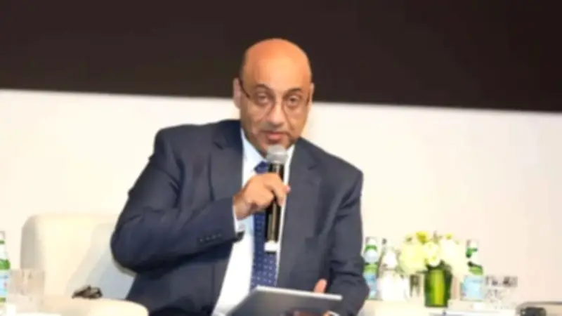 تدريس البرمجة وتسليم التابلت لطلاب التعليم الفني العام المقبل