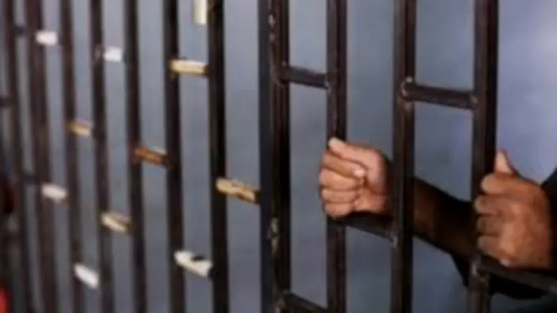 ضبط مدير مطعم بسوهاج بعد ظهور برص في وجبة طعام