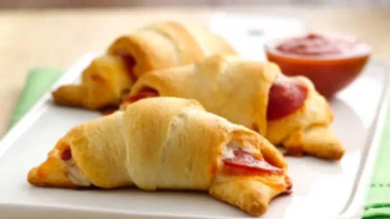 طريقة عمل الكرواسون بالجبنة بأقل المكونات في المنزل