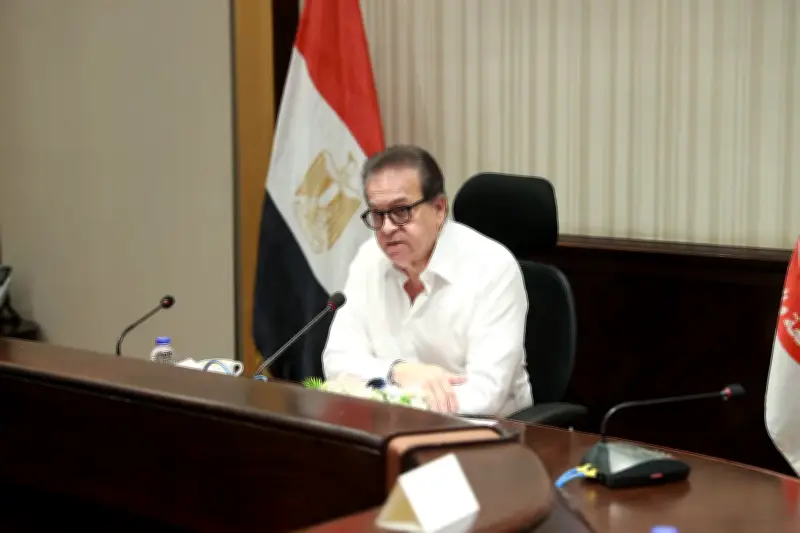 وزير الصحة يتابع توفر الأدوية ويوجه بضمان استدامة الإمدادات