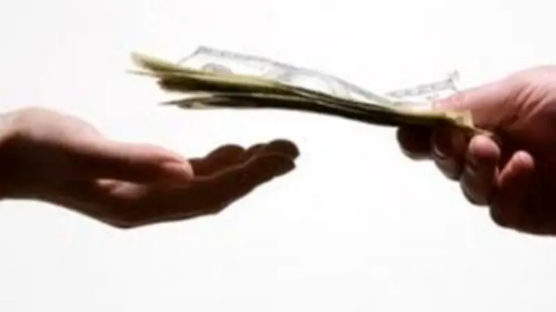 الأزهر للفتوى يوضح فضل الصدقة وأثرها في حياة المسلم