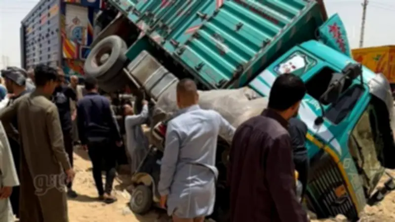 إصابة شخصين في تصادم نقل وتوك توك بالبهنسا شمال المنيا