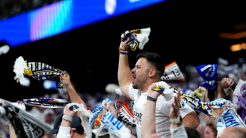 فيديو صادم.. جمهور ريال مدريد يسقط من المدرجات في مباراة كاستيا