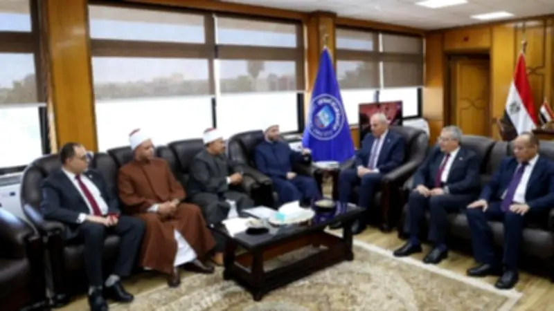 وزير الأوقاف يشارك في مناقشة رسالة ماجستير عن حماية الأسرة في مواجهة الحروب الحديثة