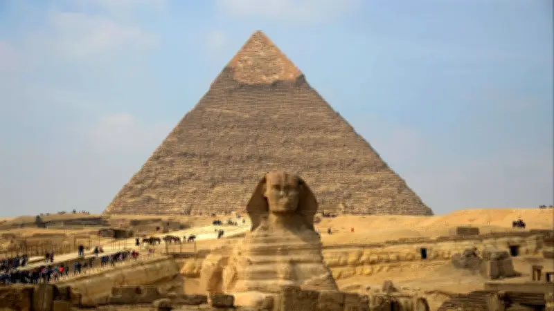 السياحة الافتراضية في مصر: رحلة إلى الأهرامات من منزلك