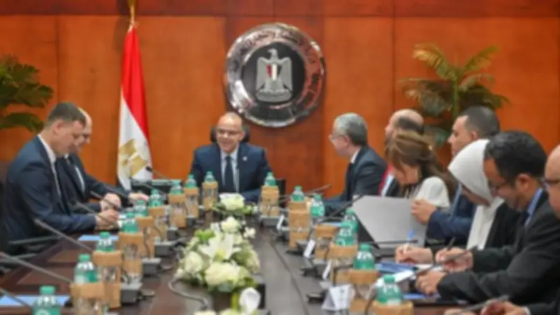 مصر وبيلاروسيا تبحثان تعميق التصنيع المحلي وتطوير الشراكات الصناعية