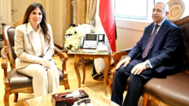 الإسكان والأكاديمية العربية تبحثان تعزيز التعاون في المدن الجديدة