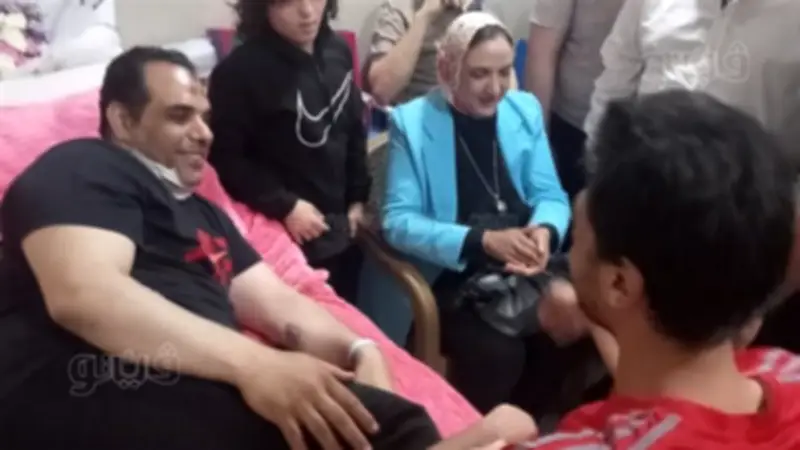 وكيل شباب الشرقية تطمئن على مدير مركز أبوحماد بعد الاعتداء