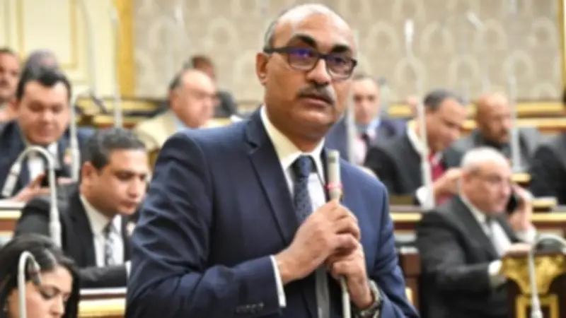 إيهاب منصور يزف أخبار سارة لحاملي الماجستير والدكتوراه وأوائل الجامعات