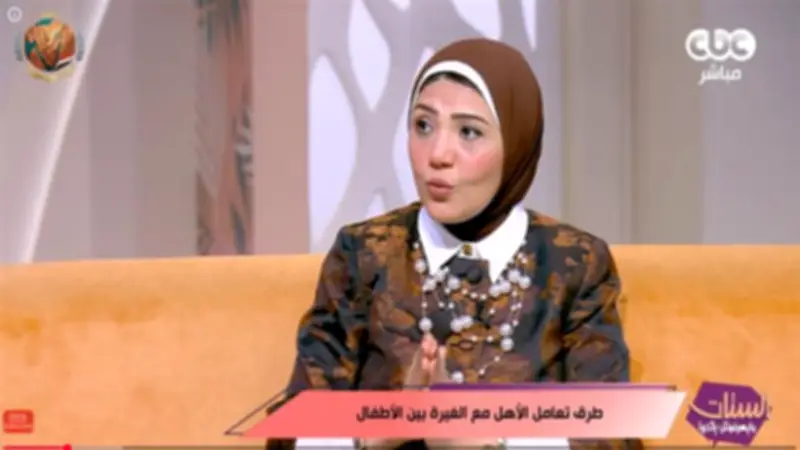 الغيرة بين الإخوة طبيعية وتتحول لعدوان بسبب أخطاء تربوية