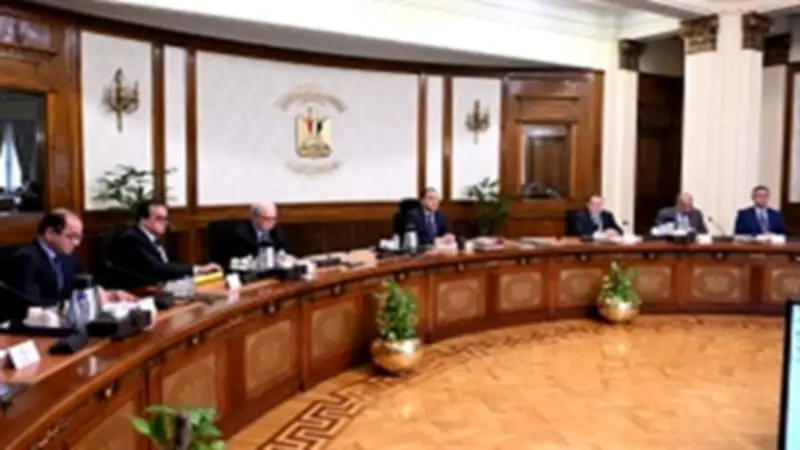 الحكومة تعلن مبادرات تحفيزية للتحول للطاقة الشمسية وترشيد الكهرباء