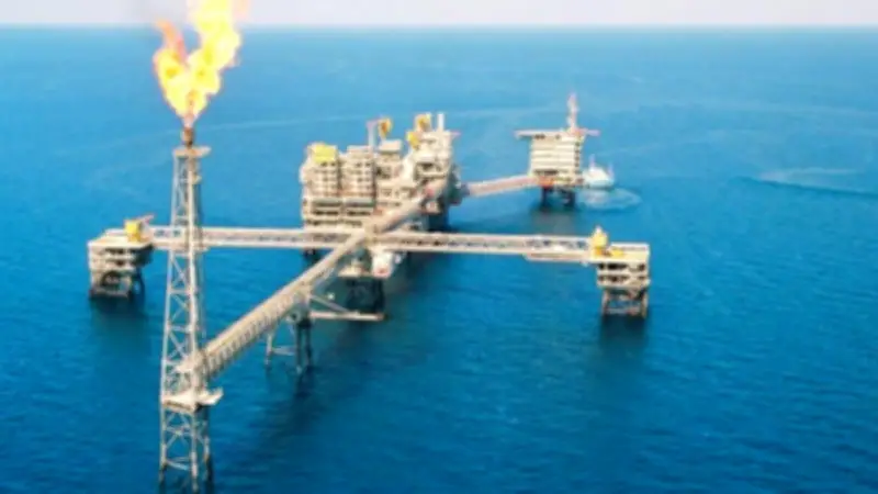 جدل في قطر بعد ظهور منشآت الغاز على صاروخ إيراني في استعراض عسكري