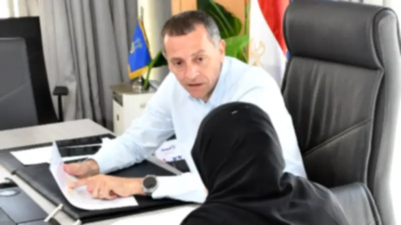 محافظ أسوان يستمع لمطالب المواطنين في لقائه الأسبوعي